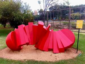 Você já viu a Obra que está no jardim da Usina Cultural Facens?