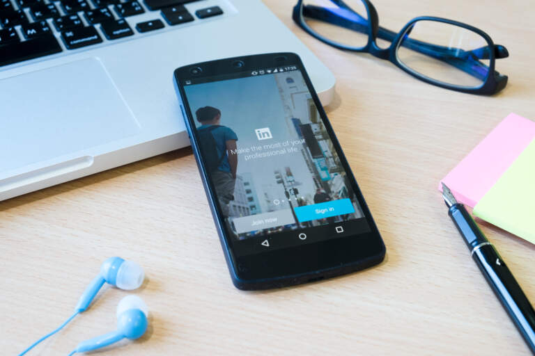 Impacto da pós-graduação no perfil do LinkedIn no Brasil