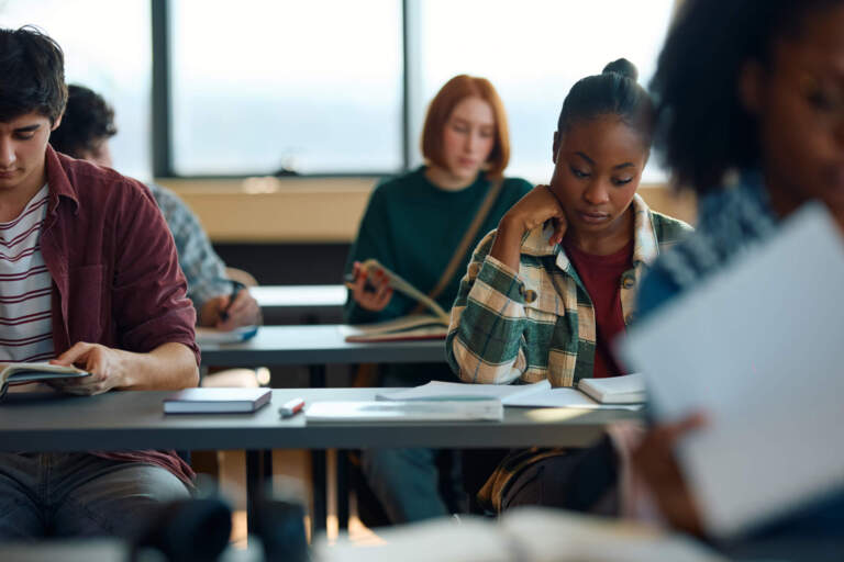 Por que a educação continuada é crucial para sua carreira hoje?