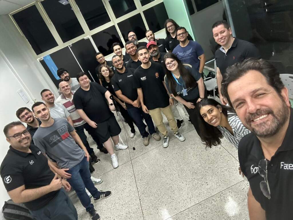 Do mercado para a sala de aula: ex-aluno contribui com formação prática na pós-graduação