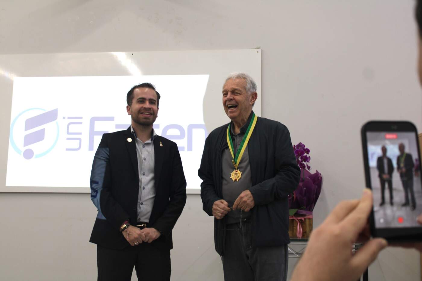 Presidente da Mantenedora UniFacens recebe Comenda de Mérito em Educação