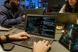 Hackathon de IA reúne estudantes e profissionais para transformar desafios reais em soluções inovadoras