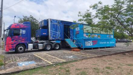 UniFacens recebe o HackaTruck MakerSpace para alunos de Engenharia, Arquitetura, Tecnologia e Saúde