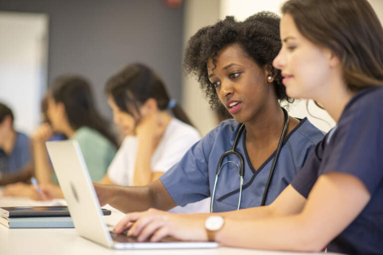 UniFacens amplia oportunidades de aprendizagem em colaboração com plataforma da Stanford University
